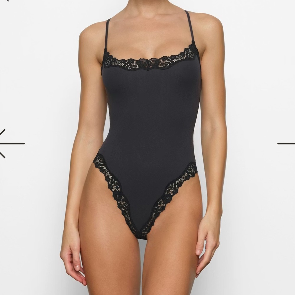 NWT Skims fits everybody lace Cami Bodysuit new black